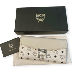 MCM Tracy Wallet On Chain Crossbody Clutch Purse Large Nordic White Beige Silver